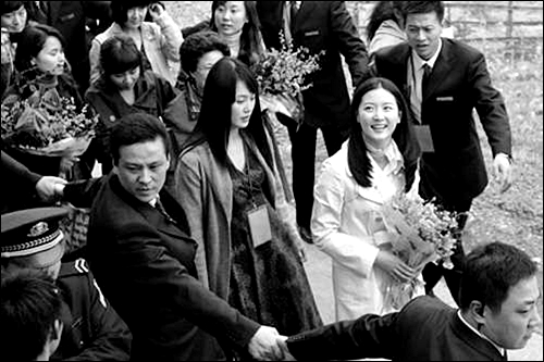 '저장성 랑촨 향민들이 이영애를 보러 왔다' 2006.3.20

