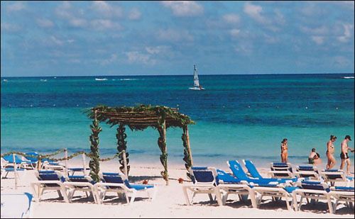 카리브해와 대서양이 만나는 바바라 해변 도미니카 공화국은 그림같은 카리브해를 즐길 수 있는 휴양지이기도 하다