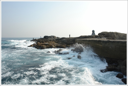 한반도  동쪽 땅끝 표석이 서있는 구룡포읍 석병리 바닷가 풍경