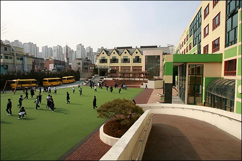 영어교육으로 유명한 사립학교인 서울 미아동 영훈초등학교.