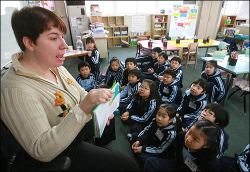 지난 1월 29일 오전 서울 미아동 영훈초등학교에서 원어민 교사가 영어로 수업을 진행하고 있다. 