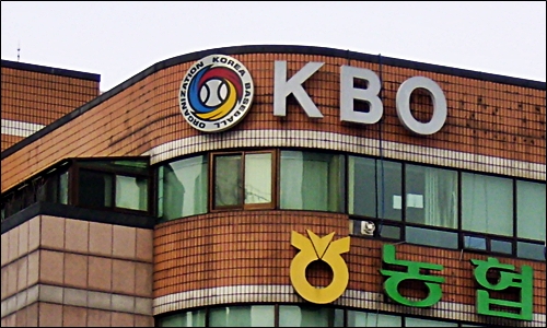 비시즌에 더 바빠진 KBO 한국야구위원회(KBO)는 이번 겨울에 시즌 못지 않게 바쁜 나날을 보내고 있다.