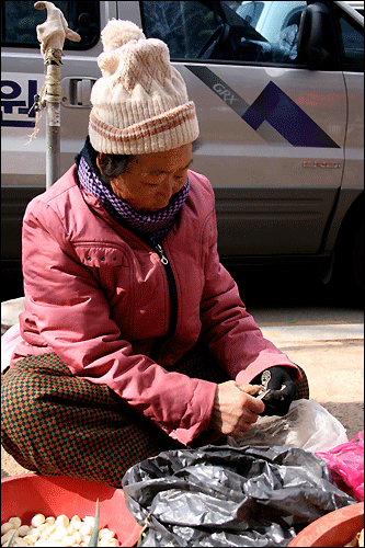여수 소라면 원죽마을에 사는 김수엽할머니
