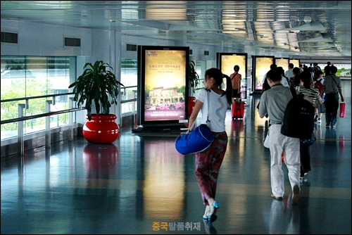 캠코더 고장으로 일정을 약간 수정하고 베이징에서 충칭으로 비행기를 타고 왔다. 