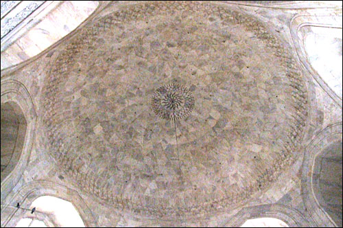 인도 타지마할묘 돔 천장의 모습