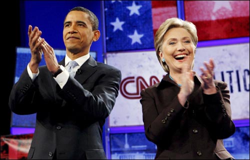 지난 2월 민주당 대선주자 토론회에 나선 버락 오바마 당선자와 힐러리 클린턴 뉴욕 상원의원.