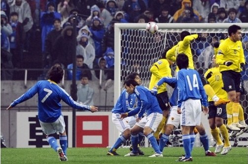  2010 남아프리카 공화국 월드컵 아시아지역 3차예선 B조 1차전에서 일본이 태국을 4-1로 물리쳤다.