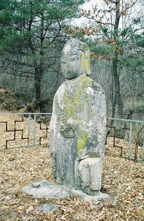 옥계리 미륵불 옥계리에 있는 미륵불상으로 잘 알려지지 않은 비지정 불상이다.