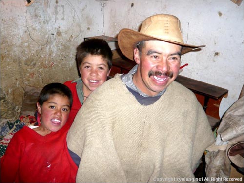 기꺼이 잠자리를 허락한 Cristobal 가족(2007.8.21).