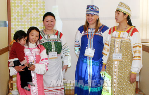 러시아 다문화 강사들이 20일 오후 2시 실습 강의를 진행한 가운데 자기 소개를 하고 있다. 왼쪽부터 우즈베키스탄 출신 이리나씨와 반올가씨, 러시아 출신 이리나씨와 올가씨.
