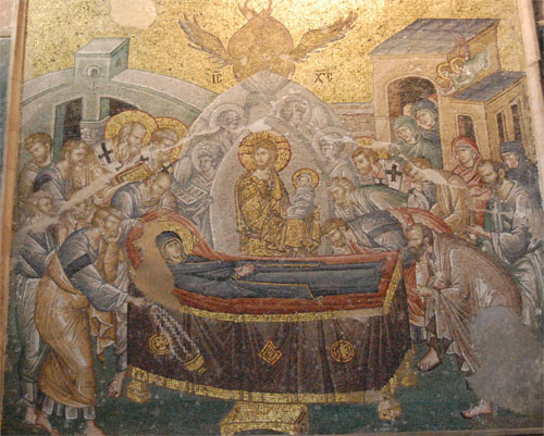 마리아가 어디서 어떻게 죽었는지 모른다. 그러나 이 그림을 보면 어떻게 죽었는지 조금은 알 수 있다. 중앙에 금빛 옷을 입은 예수가 있고 사도들이 둘러싸여 마리아는 죽음을 맞이하고 있다. 