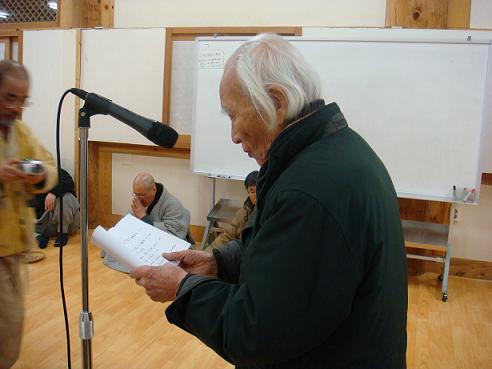 올헤 92세인 이기형 시인도 순례단으로 참여했다. 민족을 누구보다 사랑하는 이기형 시인의 시낭송 모습.