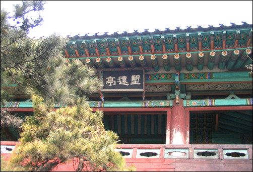 조선 초기에 건립되었으며 마포구 망원동에 있다.