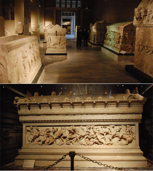 고고학 박물관 1층에 석관들을 전시하고 있다. 이 중에서 알렉산더 대왕을 부조한 석관이 단연 최고다.