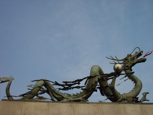 용두산 공원의 상징인 용
