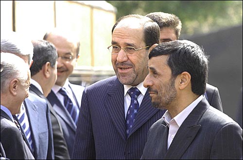 지난 3월 3일 이라크를 방문한 마무드 아마디네자드 이란 대통령(오른쪽)