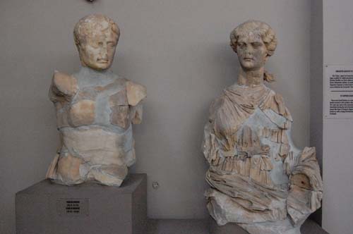 에페스 박물관에 있는 조각상이다. 아우구스투스가 도시 에페스의 방황을 중단시켰고, 이때부터 많은 건물이 들어섰다고 한다.
