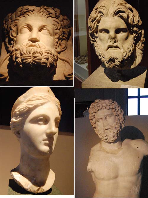 왼쪽 위는 아폴론, 오른쪽은 제우스, 아래 왼쪽은 아르테미스, 오른쪽은 예실의 신이다. 신들의 의지에 따라 인간의 모든 일이 결정되는 것으로 설명했고, 신의 의지를 표현하는 신관이 권력의 중심이 되었다. 