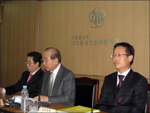 군의문사진상규명위원회가 6일 오전 서울 남창동 위원회 회의실에서 기자회견을 열고 2년간의 활동을 종합 보고하는 자리를 마련했다.