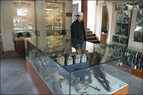 중국 최초로 민간에서 설립한 제2차 세계대전 관련 윈난-버마항전박물관. 5000여 점의 희귀 유물을 소장하고 있다.