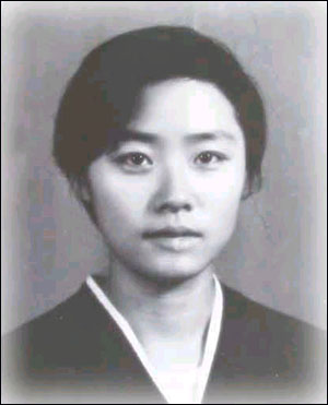 1991년 5월 25일 김귀정 열사는 백골단의 무자비한 폭력에 의해 살해됐다. 단아한 표정을 볼 때마다 그 날의 악몽이 떠오른다.