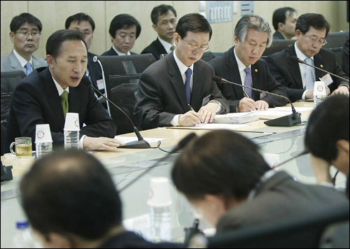  20일 오전 대전시 한국원자력 연구원에서 열린 교육과학기술부 업무보고 모습. 이명박 대통령이 모두 인사말을 하고있다. 