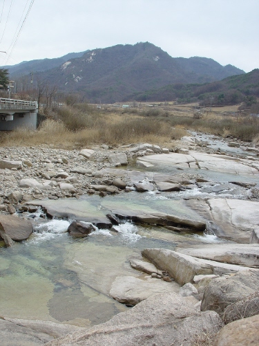  충북과 경북의 도계를 이루는 단양천