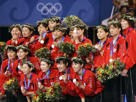  아테네 올림픽에서 은메달을 딴 여자 핸드볼 대표팀