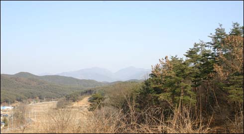  기삼연 의병장 생가 터에서 바라본 산수.