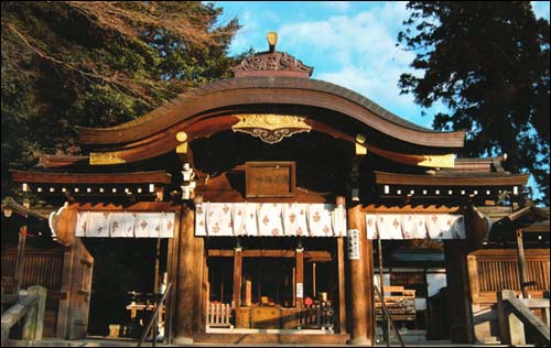 히타카시에 있는 1300년 고찰 고마 신사. 고구려 마지막 왕인 보장왕의 아들 약광을 수호신으로 모시고 있다.