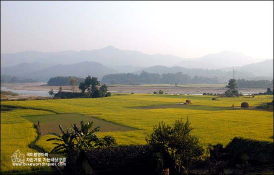 네팔 서부의 풍경. 
