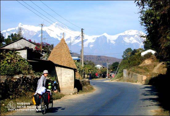 네팔 자전거 여행 중 