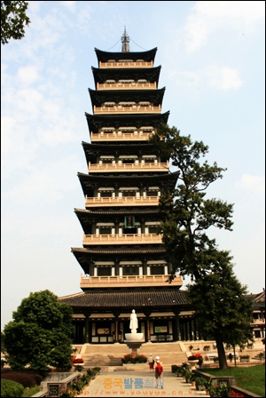 양저우 따밍쓰에 있는 9층 사리탑인 시링탑