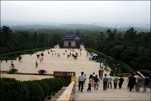 난징 쑨원의 묘역이 중산링에서 바라본 모습