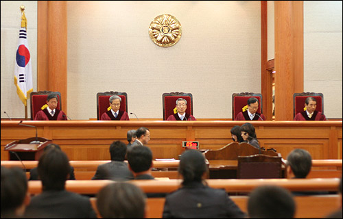 지난 10일 오후 2시 헌법재판소 대법정에서 열린 '태아 성감별 고지 금지 사건에 대한 공개 변론 모습. 4시간여 동안 치열한 공방이 계속됐다.