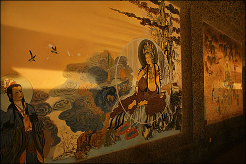 서하왕릉에서는 다량의 벽화도 발견되고 있다. 대부분 국교였던 불교의 경전 내용을 묘사한 것이다.