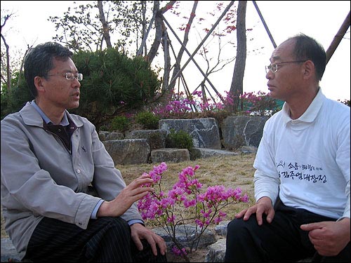 김영만 대표(오른쪽)