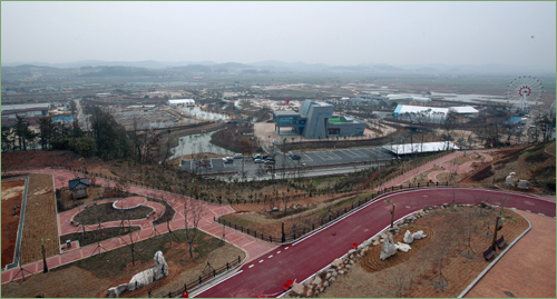 함평세계나비·곤충엑스포 전시영상관을 중심으로 한 행사장 일대의 모습이다.