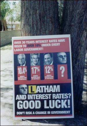 2004년 호주 총선에서 노동당이 집권하면 이자율이 오른다고 주장한 자유당 광고물.