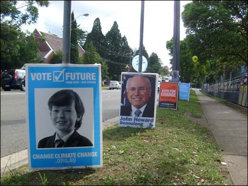 2007년 11월 호주 총선 현장. '미래를 위해서 투표하자'는 선거홍보물이 보인다.