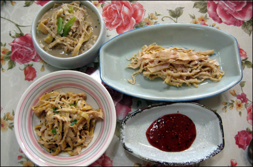 죽순을 이용한 요리 아내가 만든 죽순회와 죽순나물, 죽순들깨탕. 봄맛을 느끼기에 충분하였다.