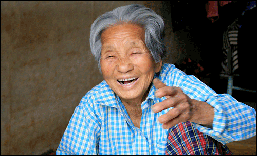 100세 할머니의 환한 미소