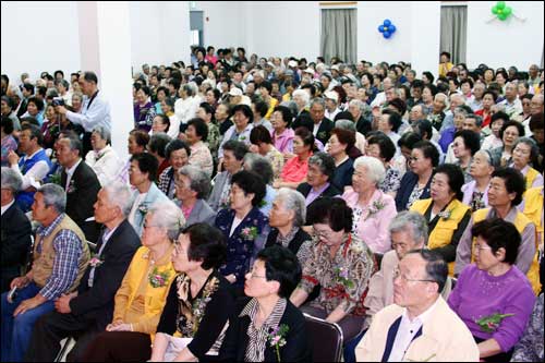 사할린 동포 어르신 어버이날 위안공연에 참석하신 사할린 동포 어르신들