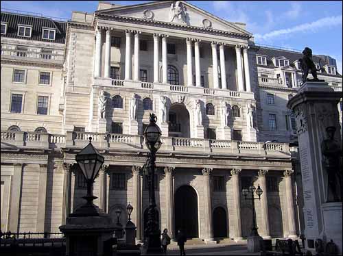  영국중앙은행(Bank of England)은 최근 경기 침체로 인해서 경제단체 등으로부터 강력한 금리 인하 압박을 받고 있다.