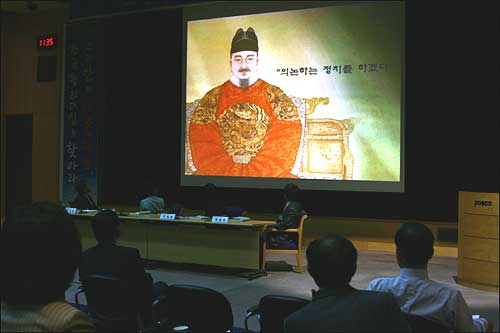 제1회 한국형리더십 컨퍼런스에서 회의 직전 요점을 정리한 영상들을 보여주어 청중의 이해를 도왔다.
