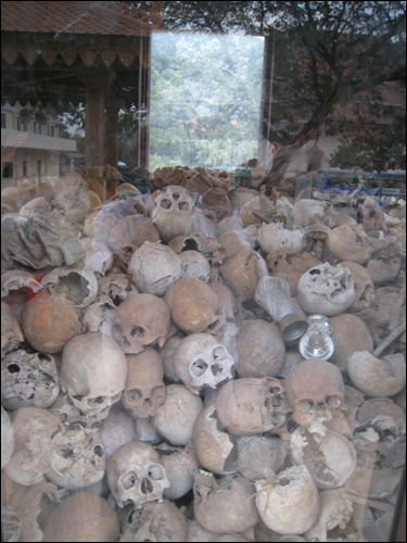 와트마이사에 모신 학살당한 사람들의 유골들