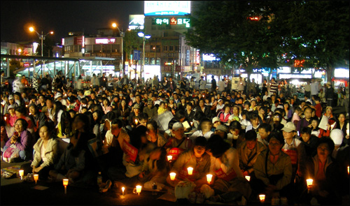 17일 대전역광장에는 쇠고기 수입반대 촛불문화제가 열린 이후 가장 많은사람들이 모였다. 