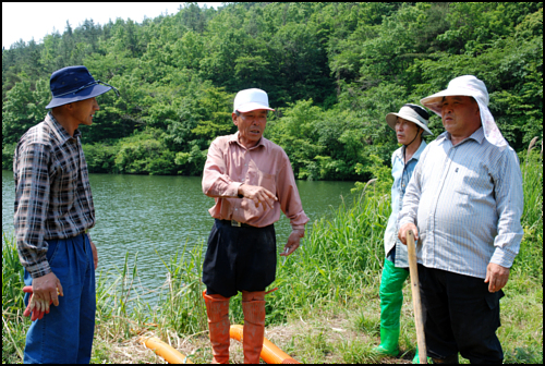 용곡마을사람들 저수지에서 만난 사람들