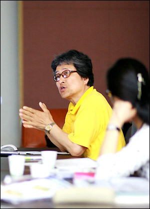 그의 손을 거친 다큐멘터리들은 한국 다큐 역사의 첫페이지를 장식하고 있다.