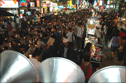 부산시민 7000여명이 31일 저녁 서면에서 열린 촛불문화제에 참석했다.